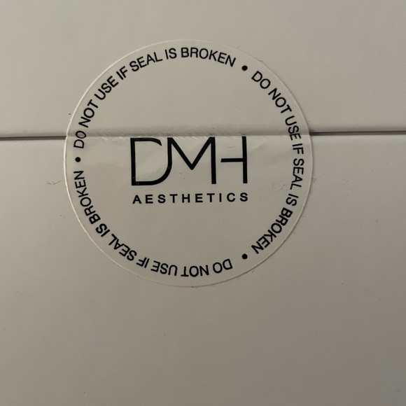 Light Shield Skincare Mask - Picture 3 of 3